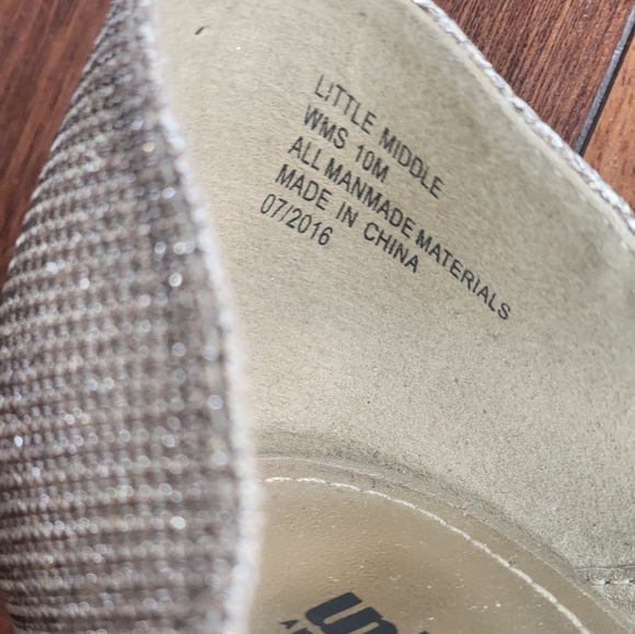 NWOT Unlisted gold heels - Picture 6 of 15